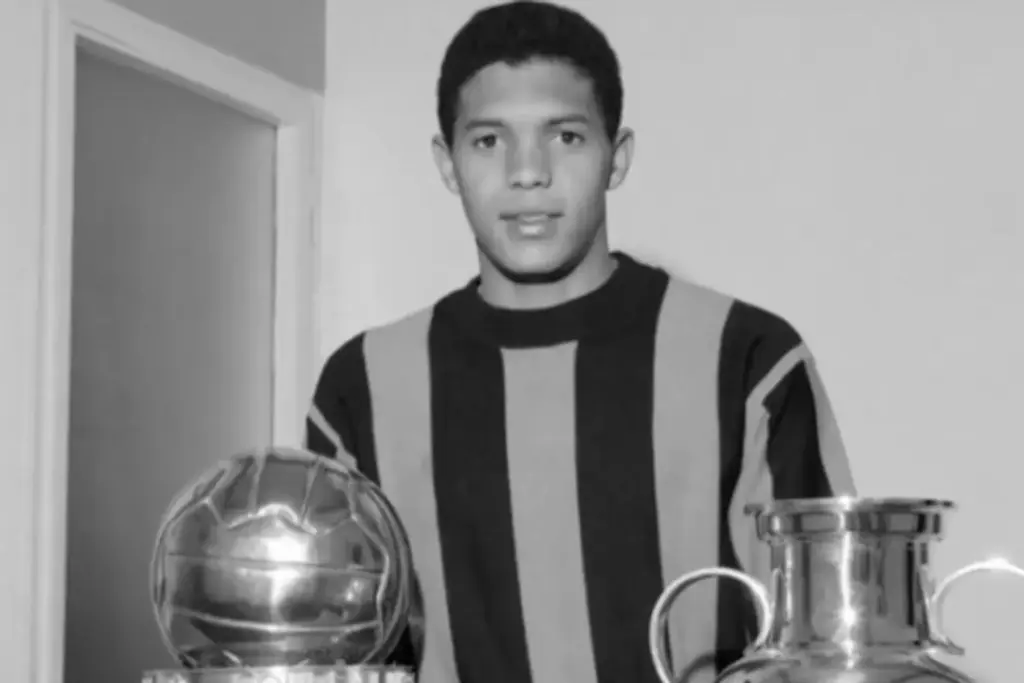 jair da costa com seus trofeis