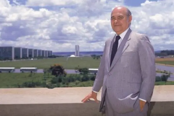 tancredo neves tira foto em brasilia