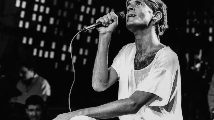 cazuza cantando