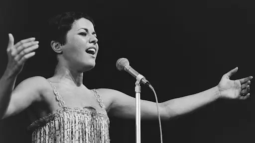 elis regina cantando