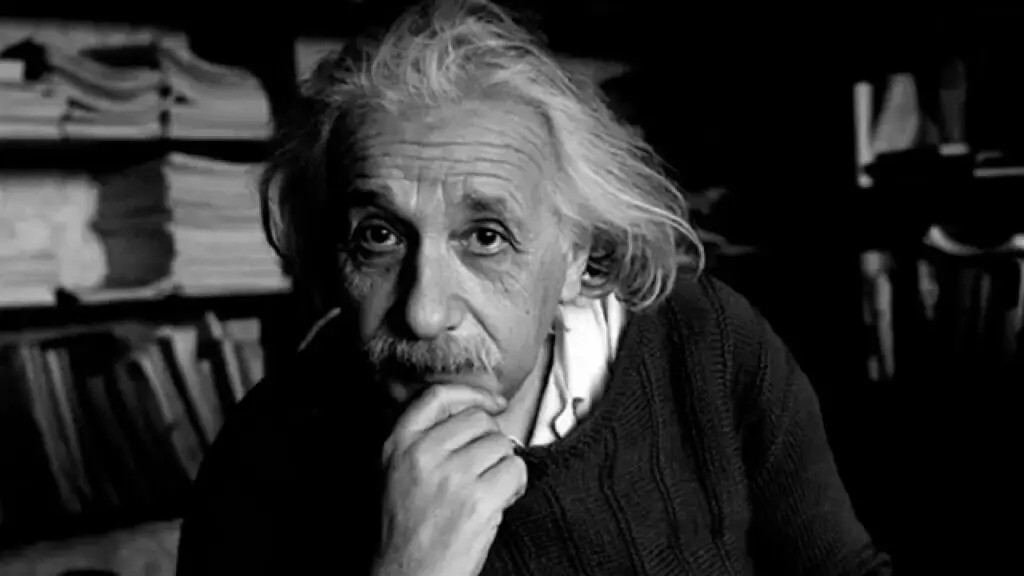 albert einstein pensativo