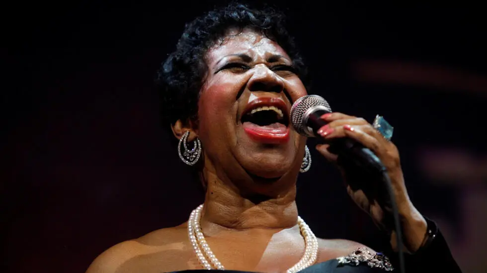 aretha franklin solta a voz